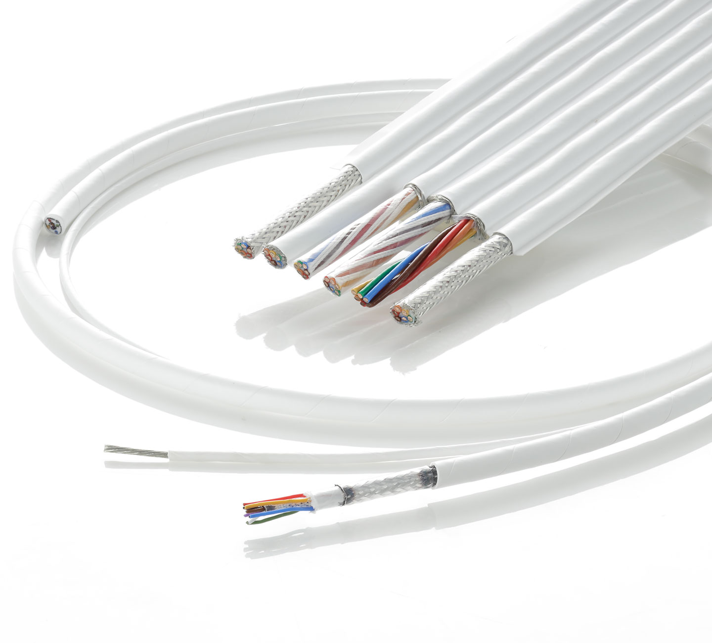  HAIXHX Canaleta de cable medio redondo, protector de cubierta  de cable flexible de PVC con respaldo autoadhesivo para gestión de cables  eléctricos (color blanco, tamaño: No.3) : Electrónica